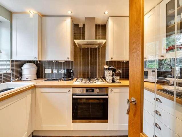 House for sale in Moneyhill, Batchworth