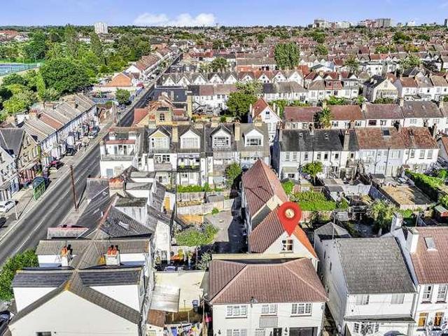 House for sale in Alton Barnes, Essex