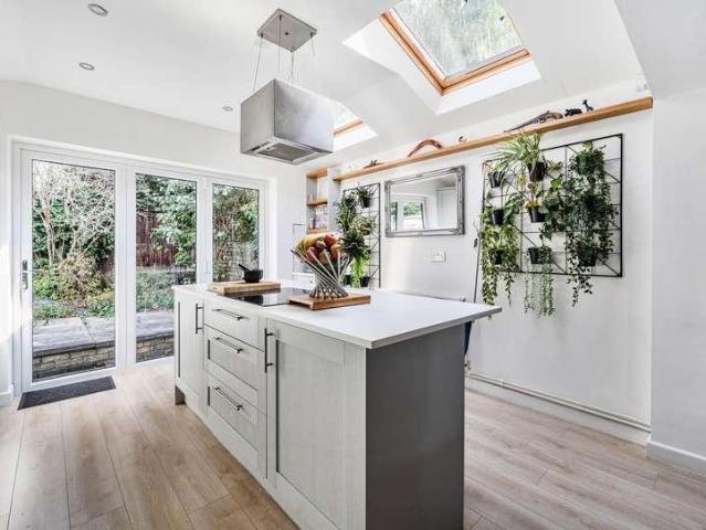 House for sale in Bishop's Cleeve, Tewkesbury
