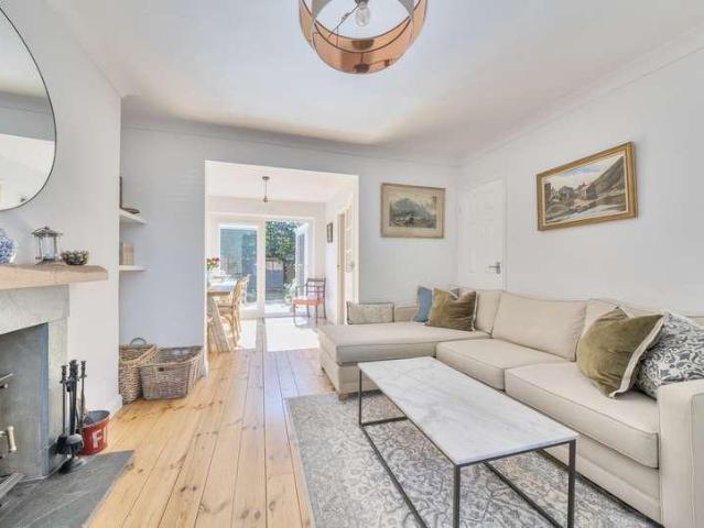 House for sale in Woodhatch, Red Hill