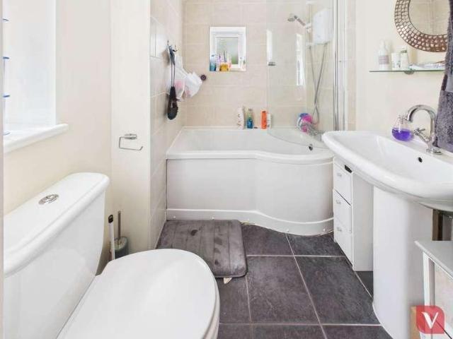 House for sale in Spring Park, Luton
