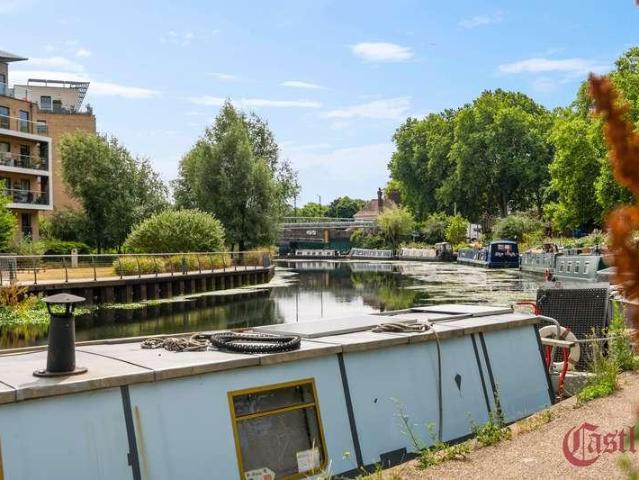 House for sale in Clapton, Greater London