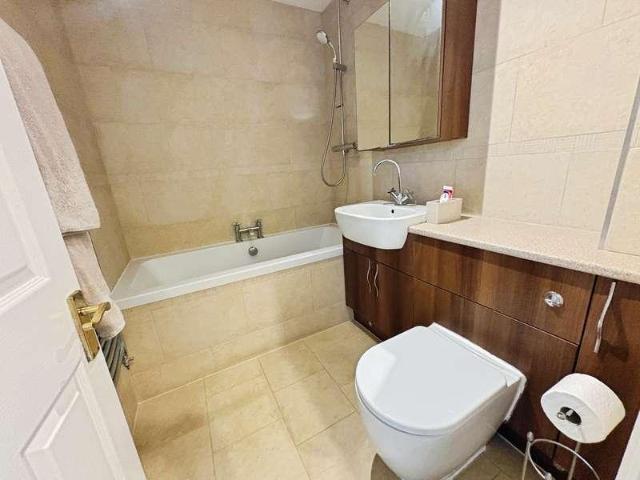 House for sale in Watermead, Buckinghamshire