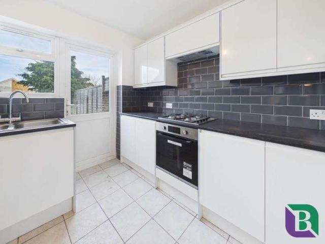 House for sale in Spring Park, Luton