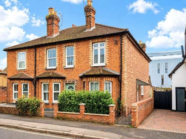 House for sale in Guildford Park, Guildford