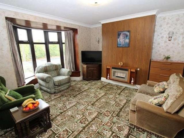 House for sale in Mapplewell, South Yorkshire