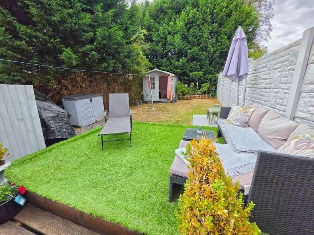 House for sale in Staincross, South Yorkshire
