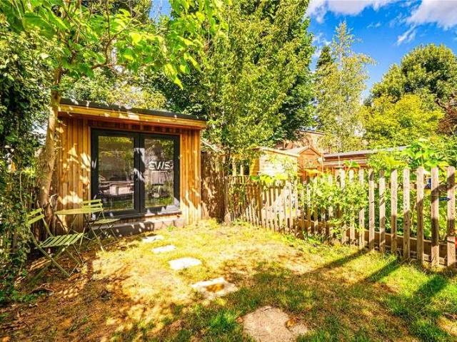 House for sale in Highfield, Pouchen End