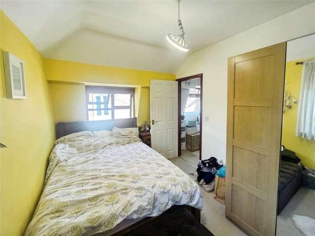 House for sale in Rochford, Sutton