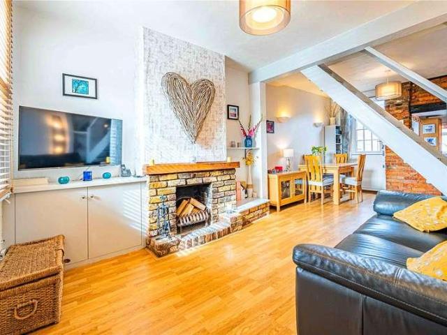 House for sale in Leavesden, Three Rivers