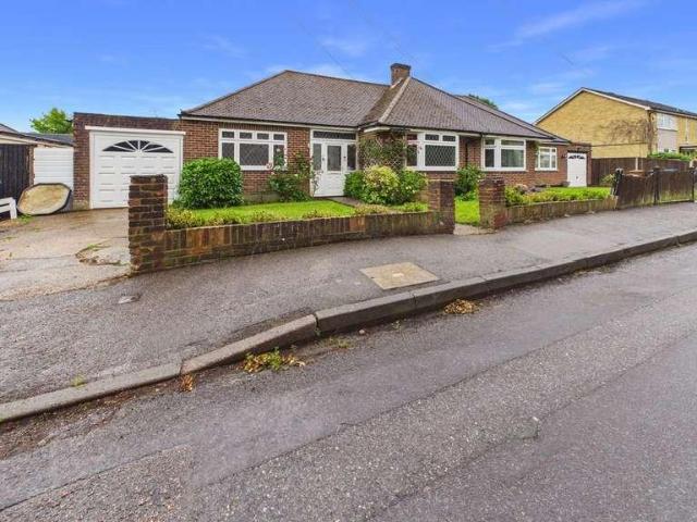 House for sale in Caterham on the Hill, Hillview