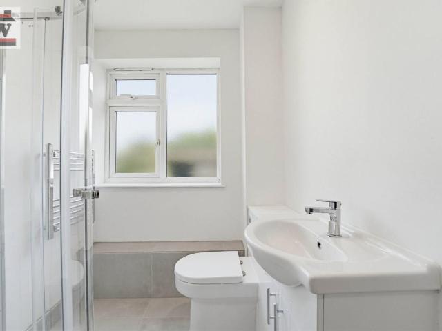 House for sale in London Borough of Hounslow, Spring Grove