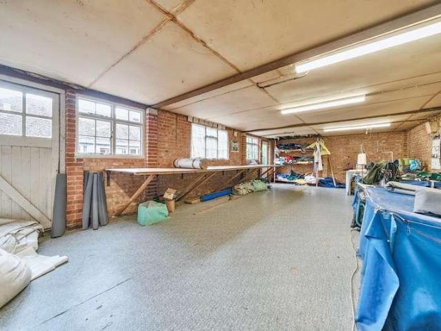 House for sale in Windsor, Cranbourne