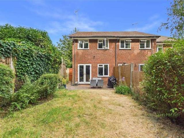 House for sale in Heol-las, Surrey