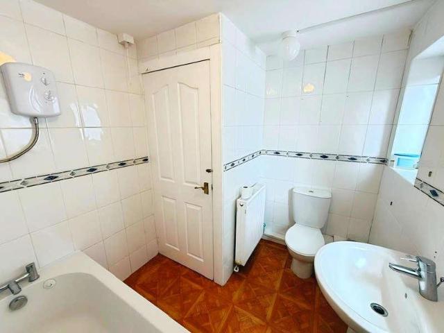 House for sale in Cwmbwrla, Nangreaves