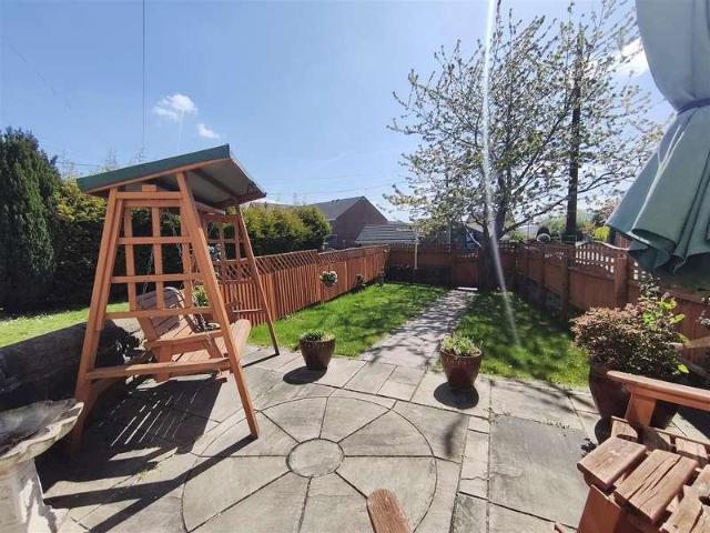House for sale in Mapplewell, South Yorkshire