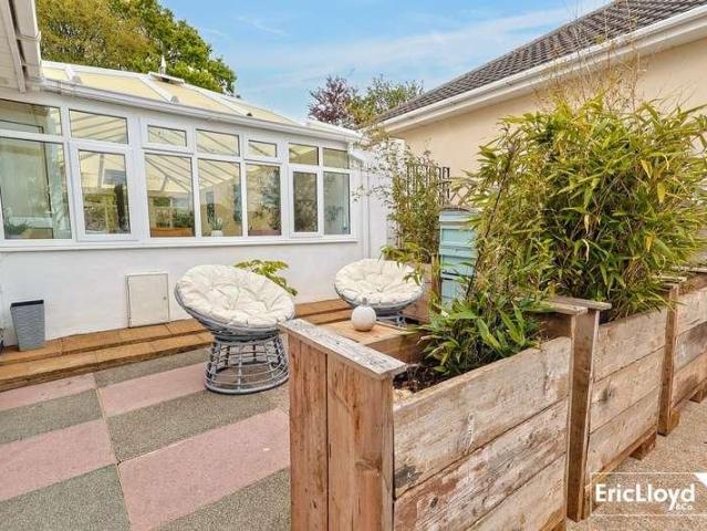 House for sale in Broadsands