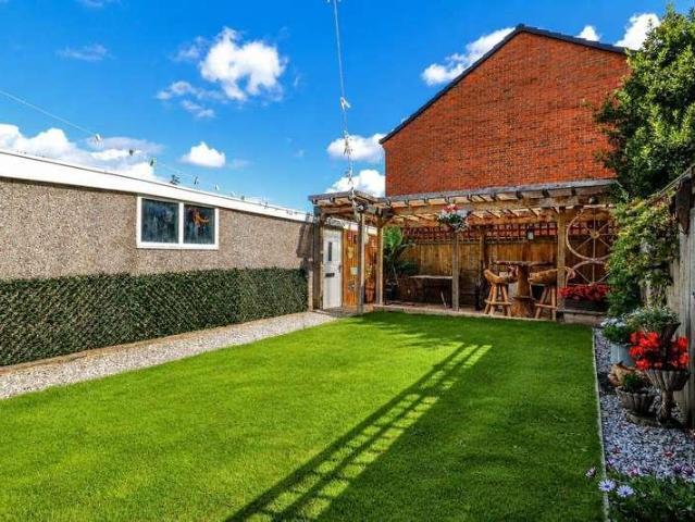 House for sale in Crigglestone, West Yorkshire