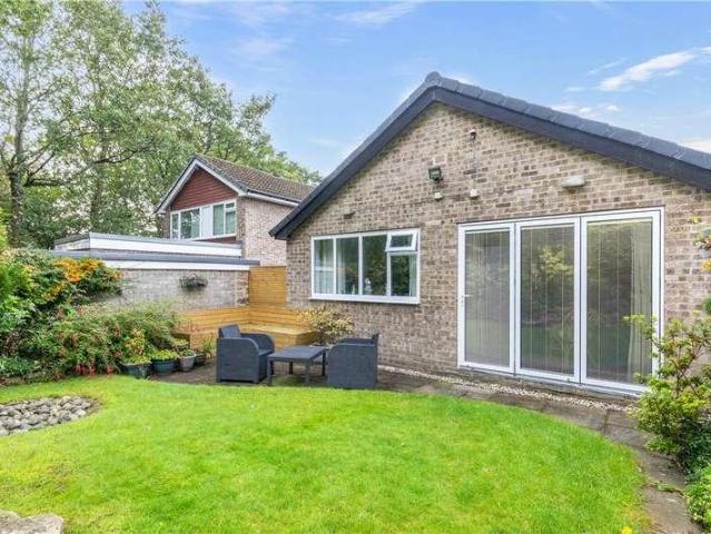 House for sale in Farsley, West Yorkshire