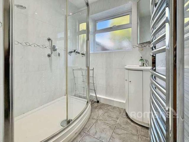 House for sale in Little Sandhurst, Sandhurst