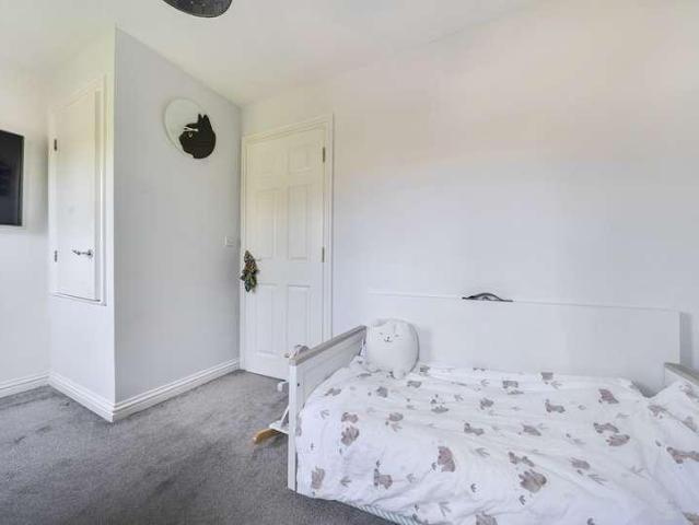 House for sale in Burstow, Hillview