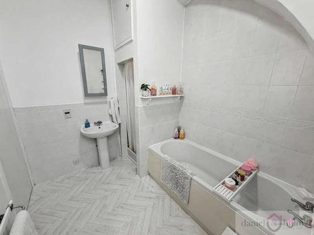 House for sale in Kingsley Moor, Staffordshire