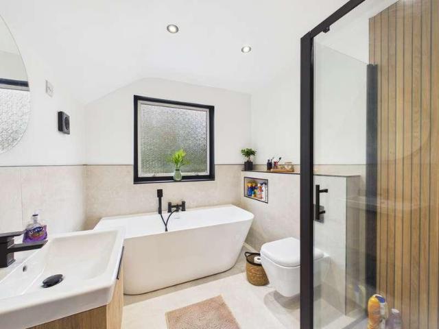 House for sale in Battle, Reading