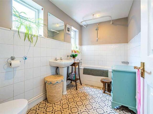 House for sale in Ashlyns Estate, Pouchen End