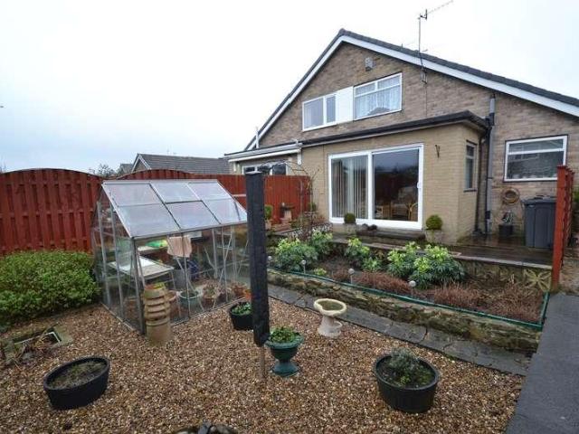 House for sale in Baildon, West Yorkshire