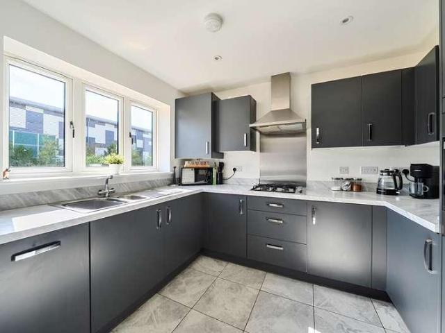 House for sale in Houghton Regis, Bedfordshire