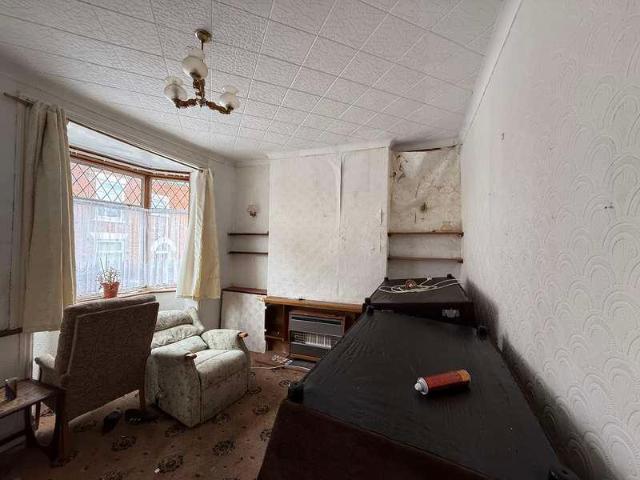 House for sale in Dixons Green, West Midlands