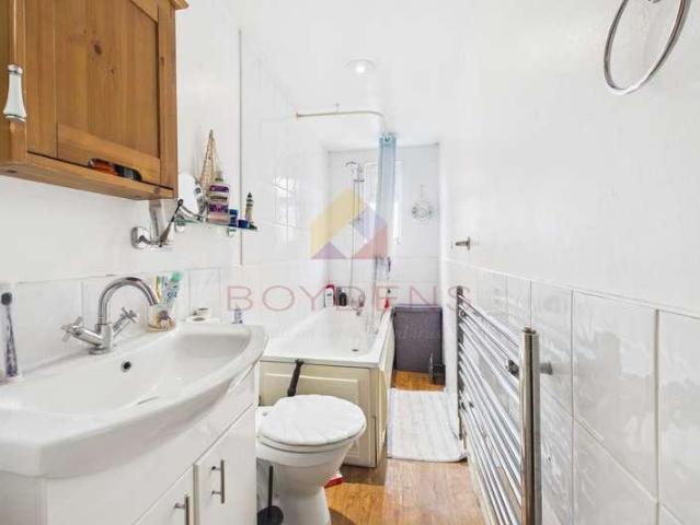 House for sale in Chipping Hill, Essex