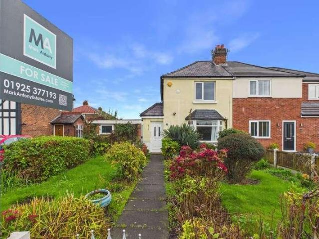 House for sale in Lingley Green