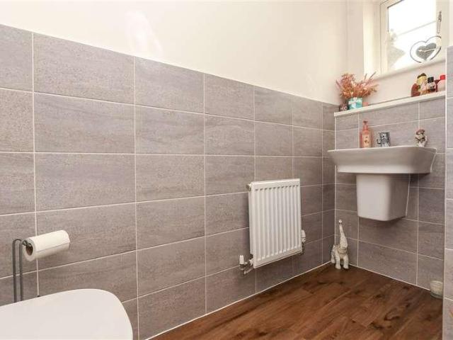 House for sale in Kilnwood Vale, Horsham
