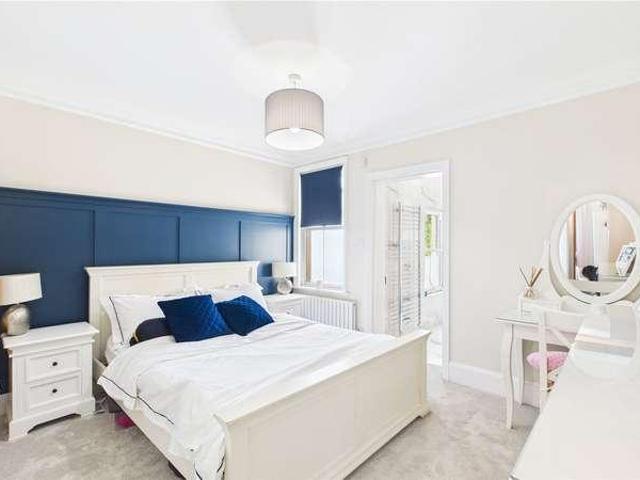 House for sale in Heol-las, Surrey