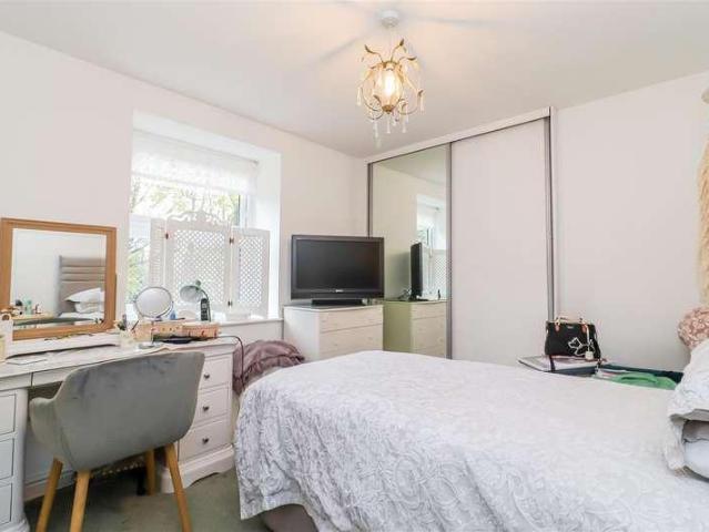 House for sale in Dewsbury, West Yorkshire