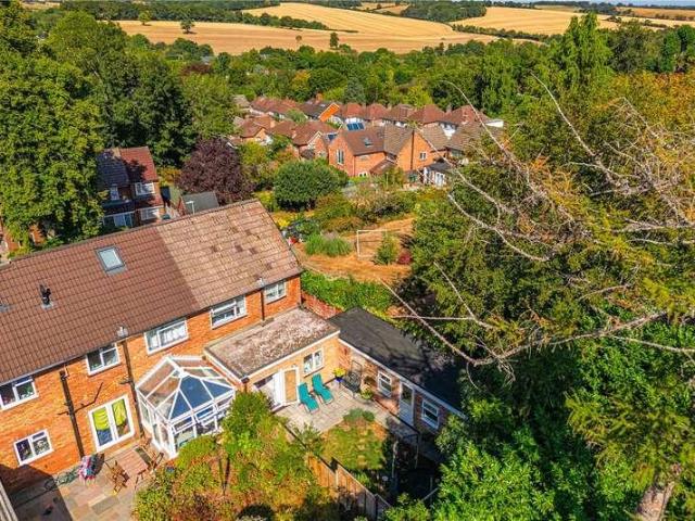 House for sale in Hall Park, Pouchen End