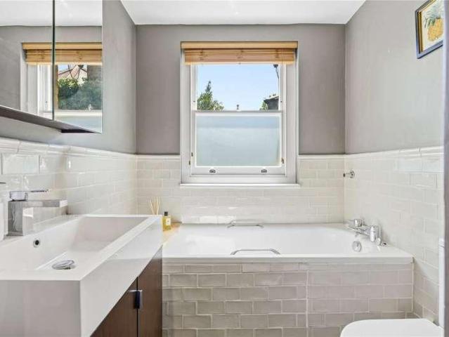 House for sale in Clapham Junction, Greater London
