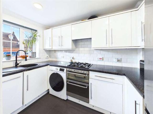 House for sale in Leavesden, Three Rivers