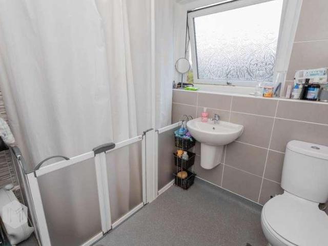 House for sale in Bradshaw, Lee Bank