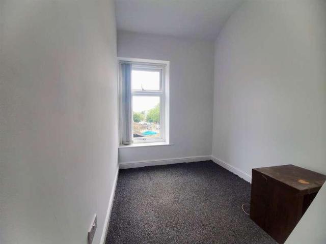 House for sale in Huddersfield, West Yorkshire