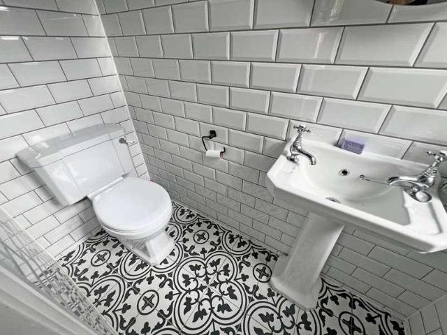 House for sale in Clarendon Park, Leicester