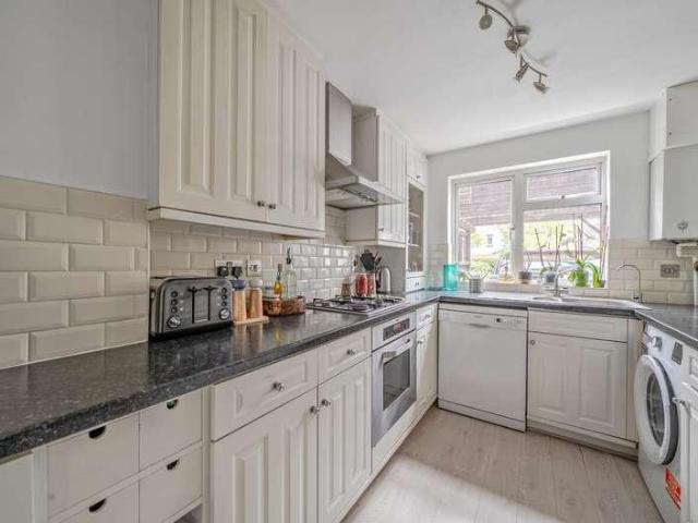 House for sale in Woodley