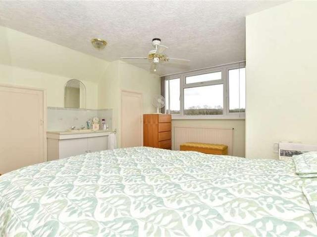 House for sale in Lambourne, Epping