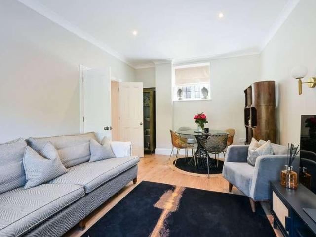 House for sale in Hillview, Surrey