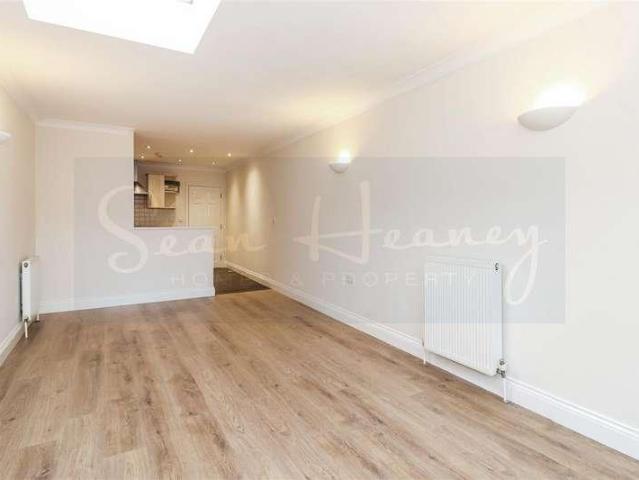 House for sale in High Barnet, Greater London