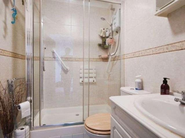 House for sale in Folkestone, Lynwood