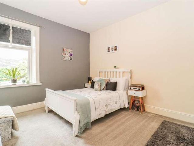 House for sale in Thornhill Lees