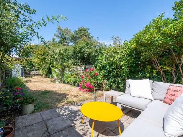 House for sale in Woodhatch, Red Hill