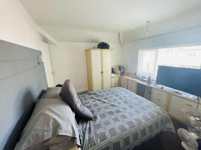 House for sale in West Bromwich, Hall End